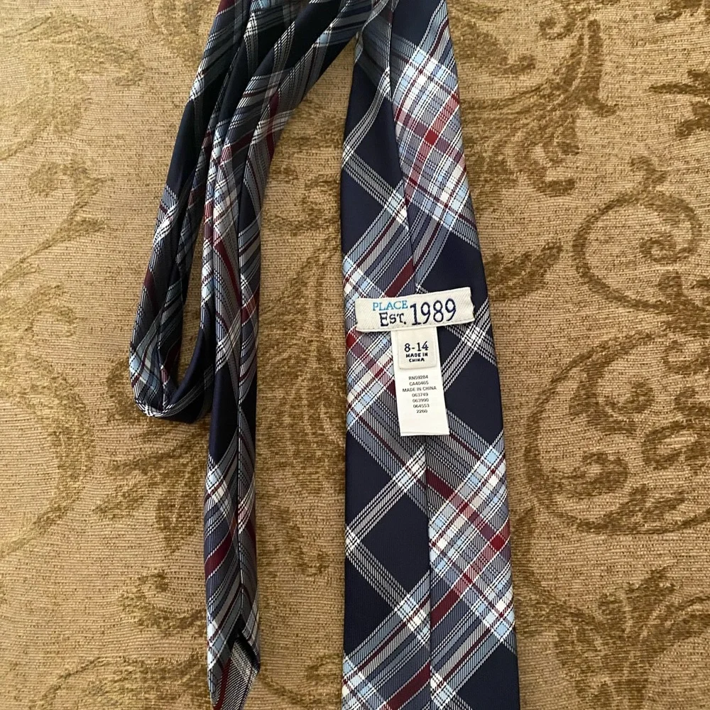 🔥 Kids Children place Tie size 8 - 14 & kid’s sunglasses